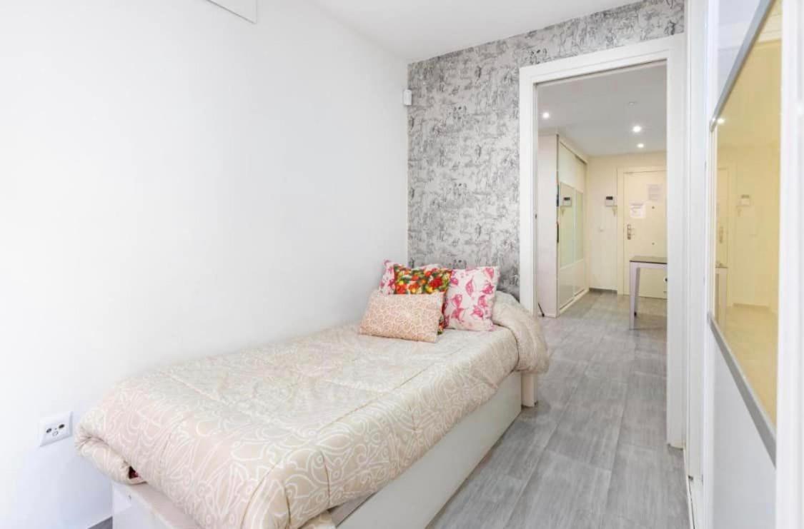 Vialia Apartamentos Suites مالقة المظهر الخارجي الصورة